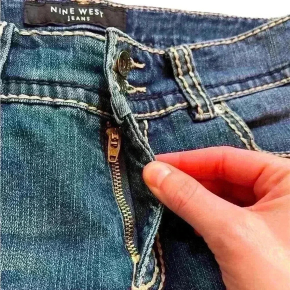 Nine West Jeans Date Night Fit Missy 8/29, EUC, Thick Stitch, Embroidered Pocket - Picture 4 of 14